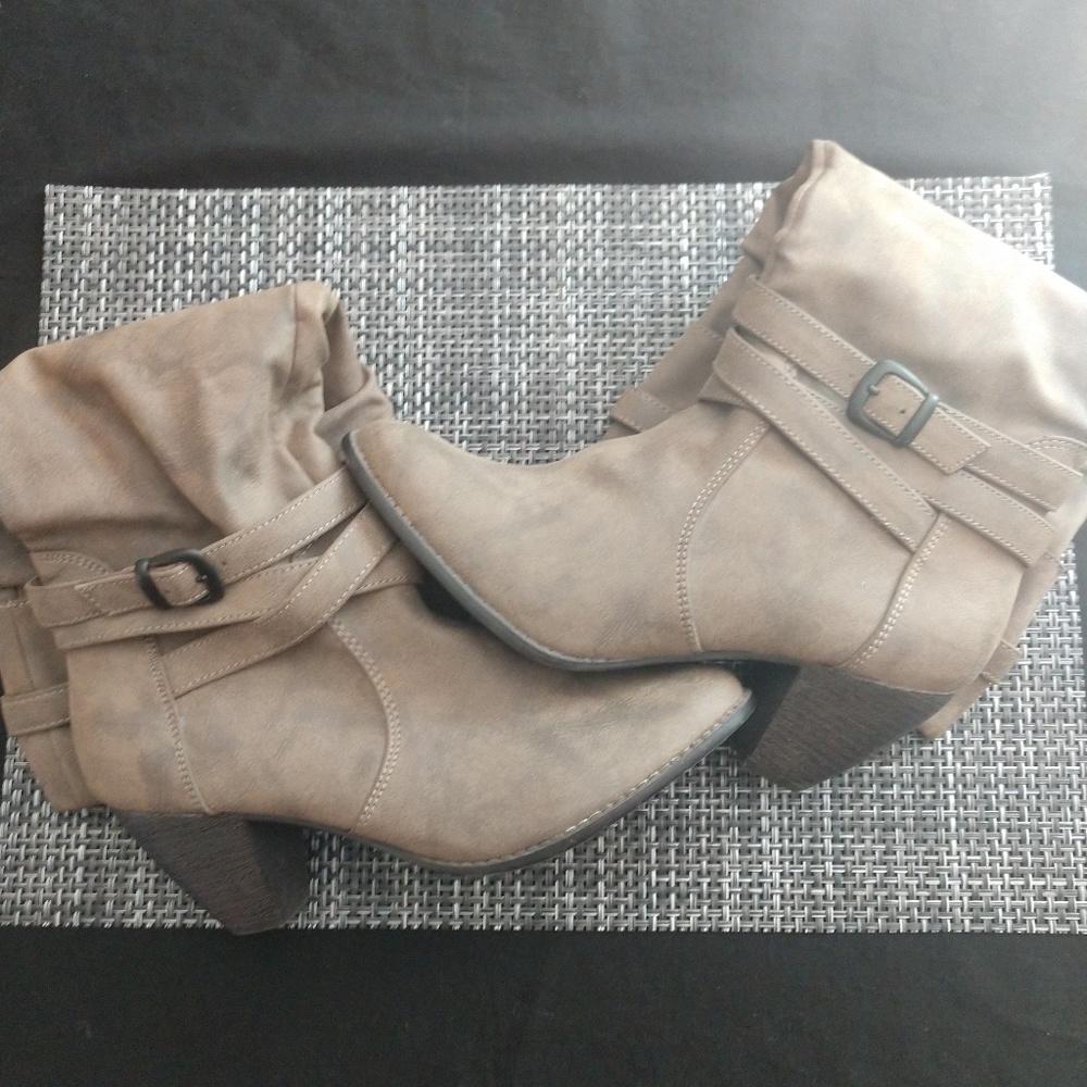 NWOT Mudd Women's Boots